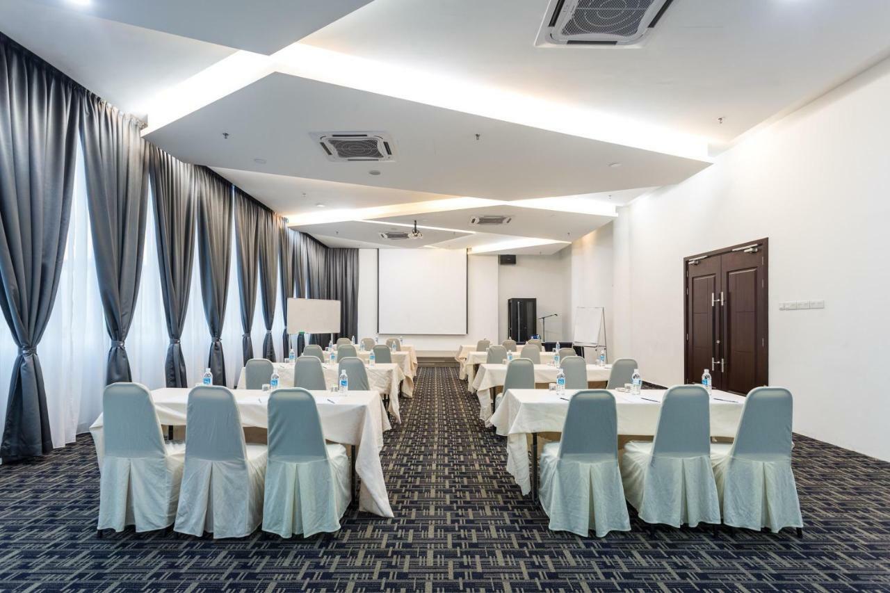 E-Red Hotel Melaka Екстер'єр фото