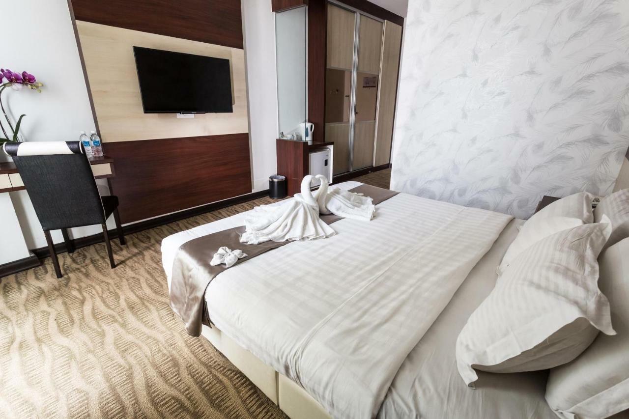 E-Red Hotel Melaka Екстер'єр фото