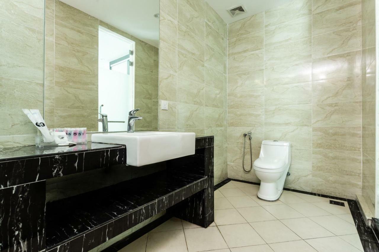 E-Red Hotel Melaka Екстер'єр фото