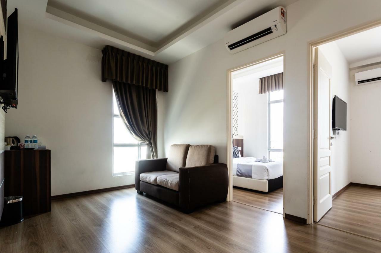 E-Red Hotel Melaka Екстер'єр фото